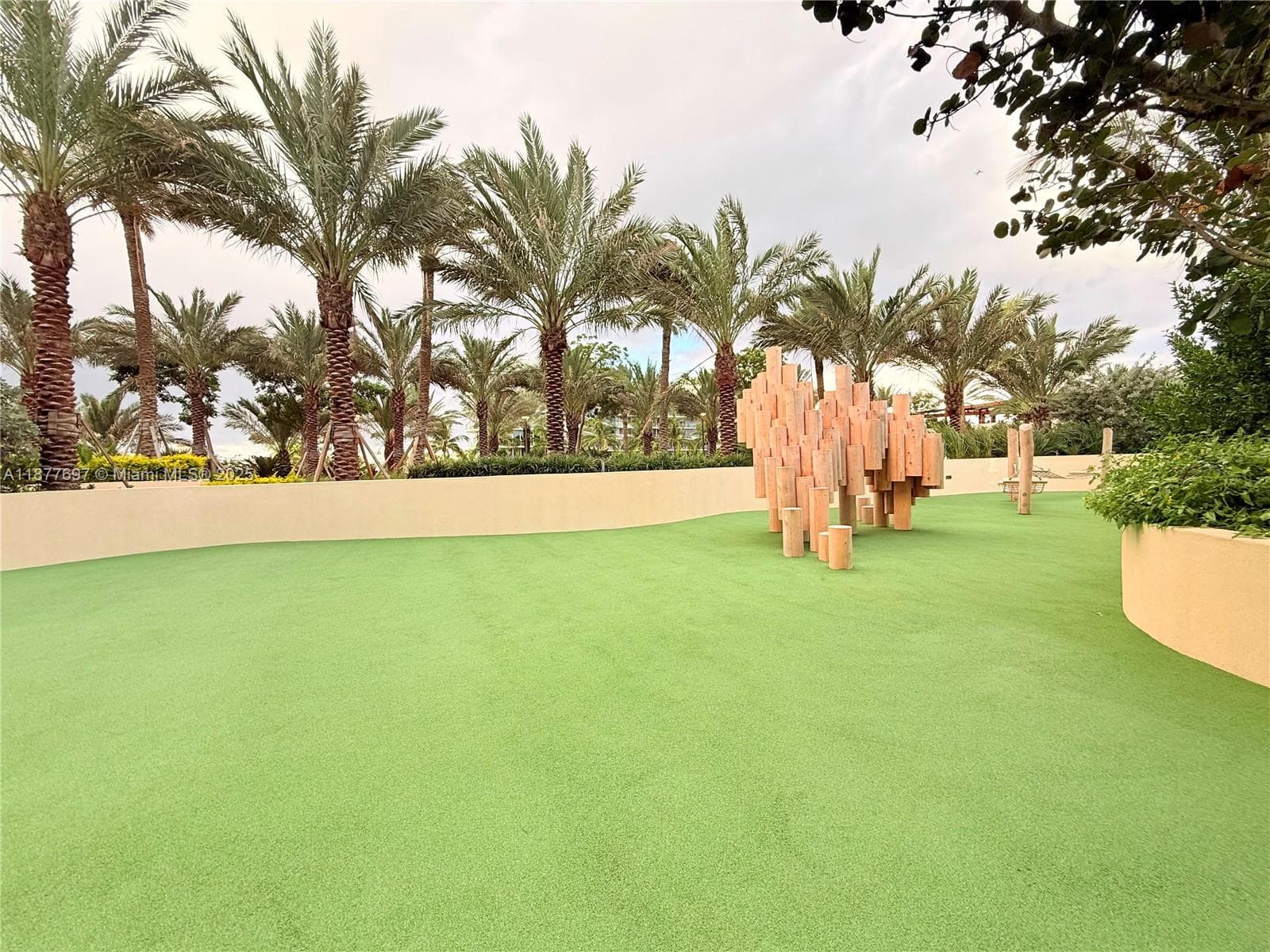 300 S Pointe Dr # 2806, Miami Beach FL 33139 — 54