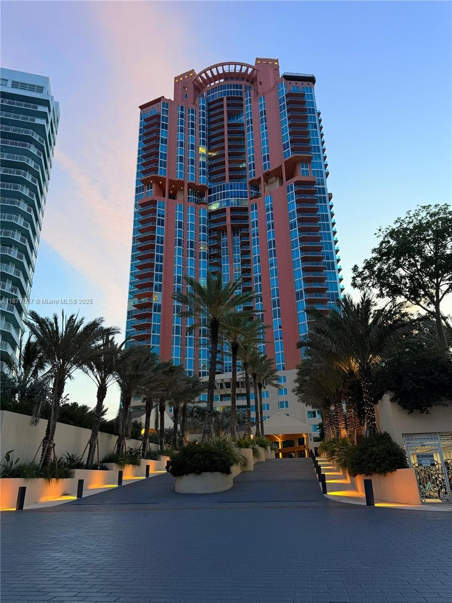 300 S Pointe Dr # 2806, Miami Beach FL 33139 — 64