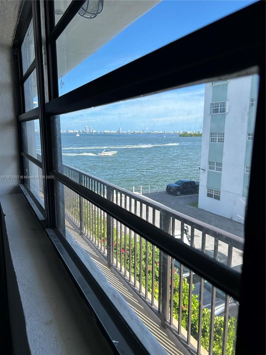 7845 NE Bayshore Ct # 20, Miami FL 33138 — 8