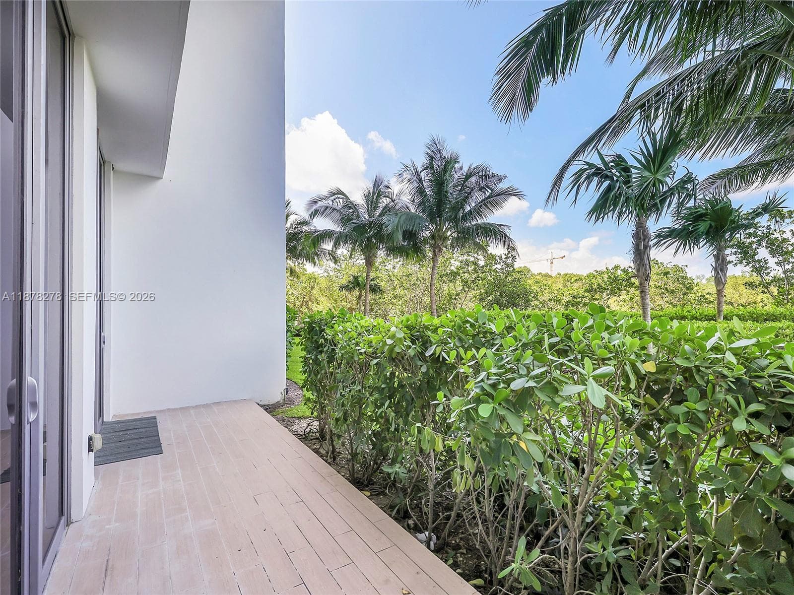 16385 Biscayne Blvd # 105, North Miami Beach FL 33160 — 23