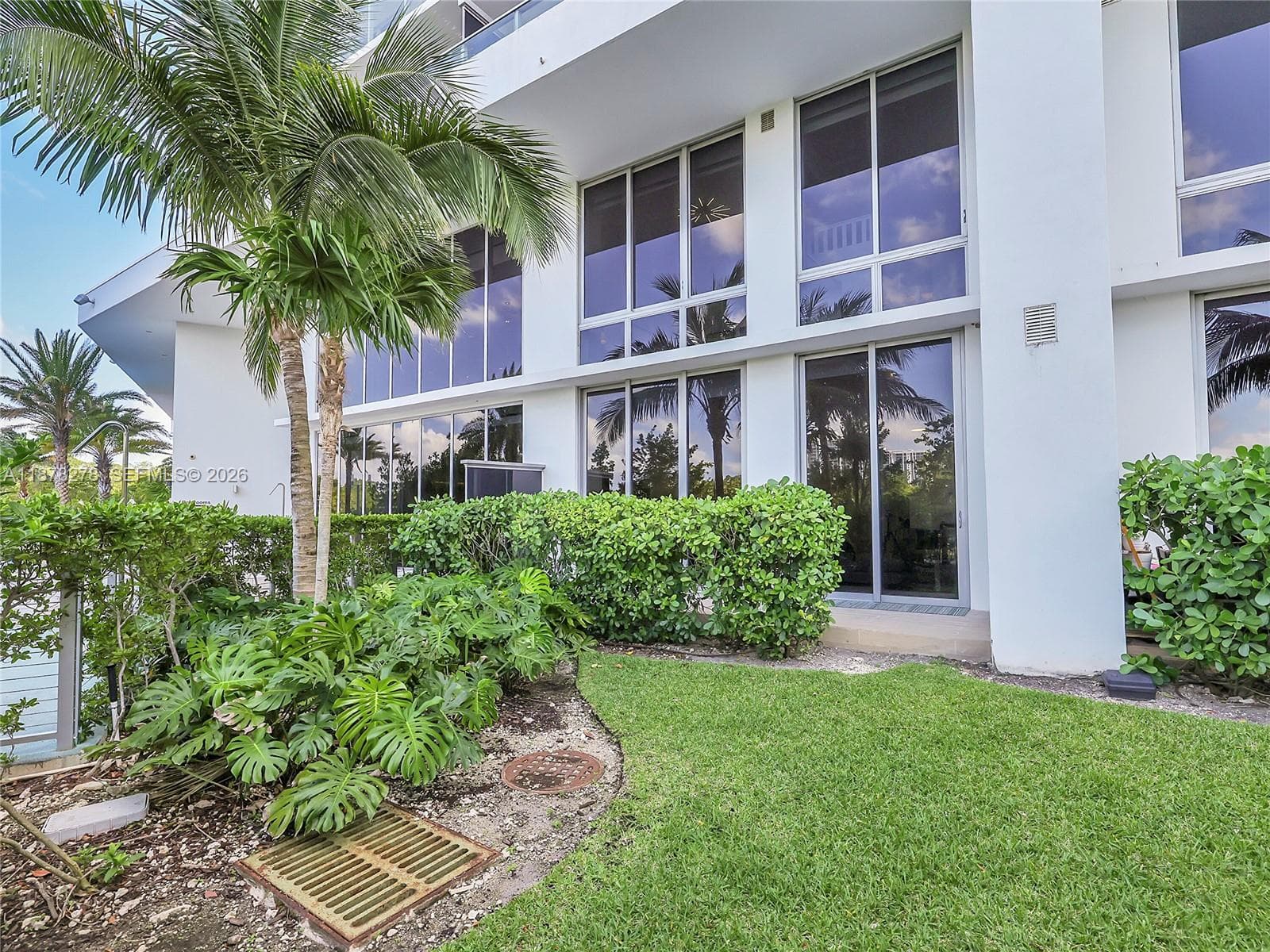 16385 Biscayne Blvd # 105, North Miami Beach FL 33160 — 2