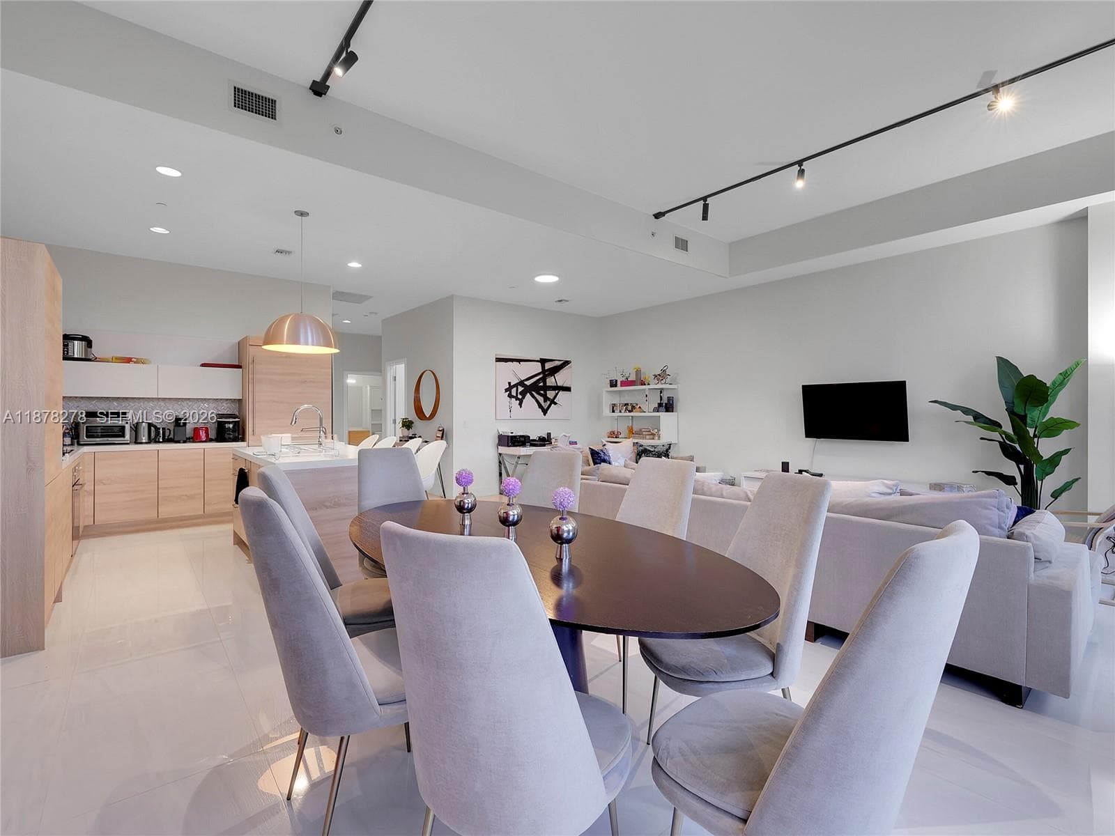 16385 Biscayne Blvd # 105, North Miami Beach FL 33160 — 7