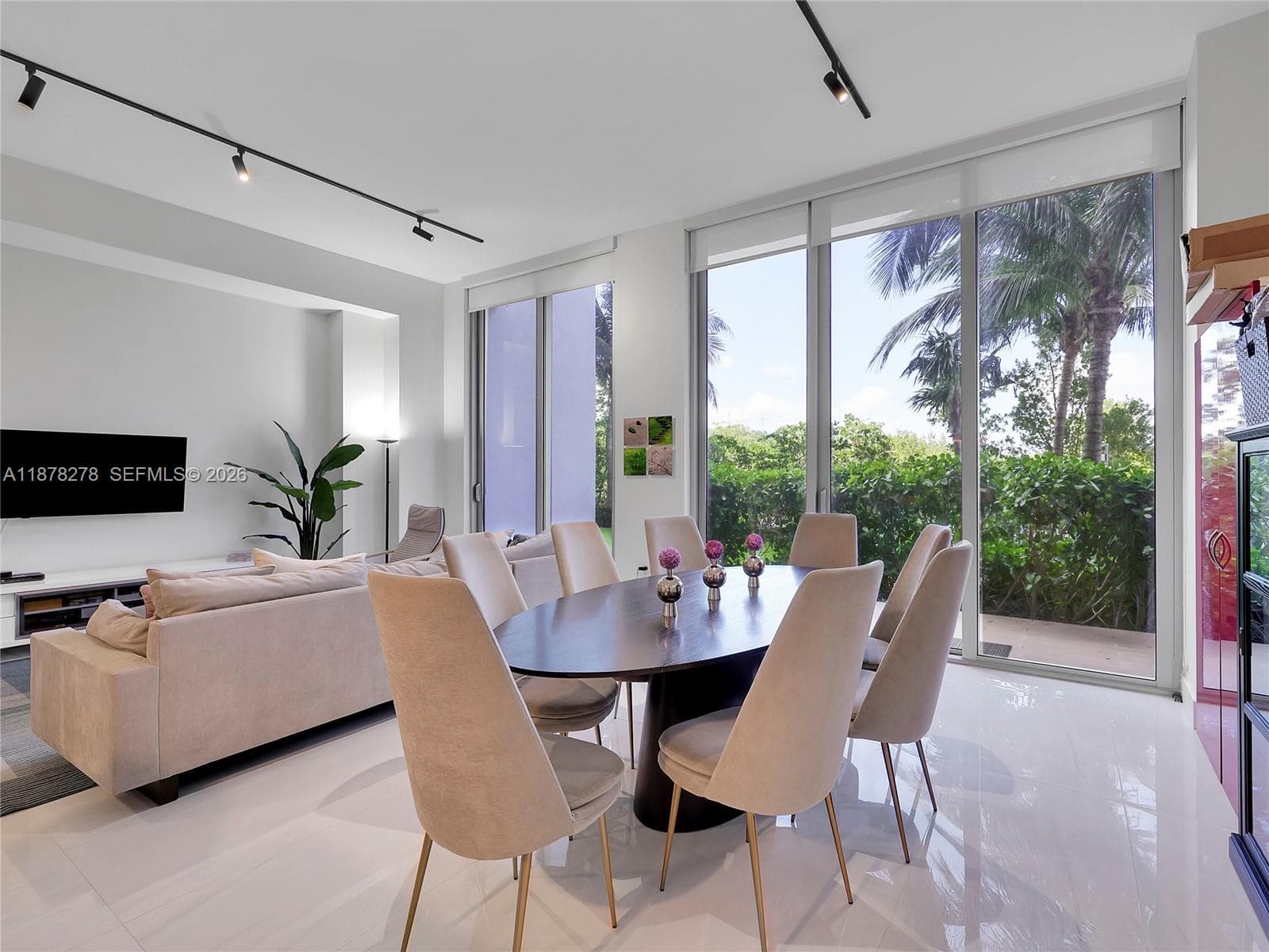 16385 Biscayne Blvd # 105, North Miami Beach FL 33160 — 1