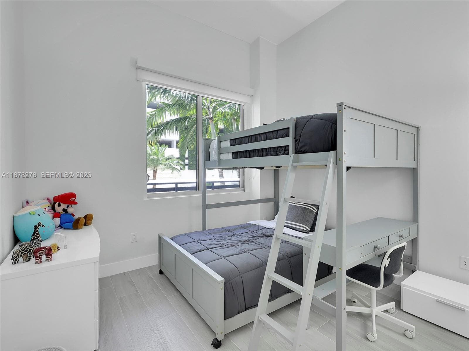 16385 Biscayne Blvd # 105, North Miami Beach FL 33160 — 14