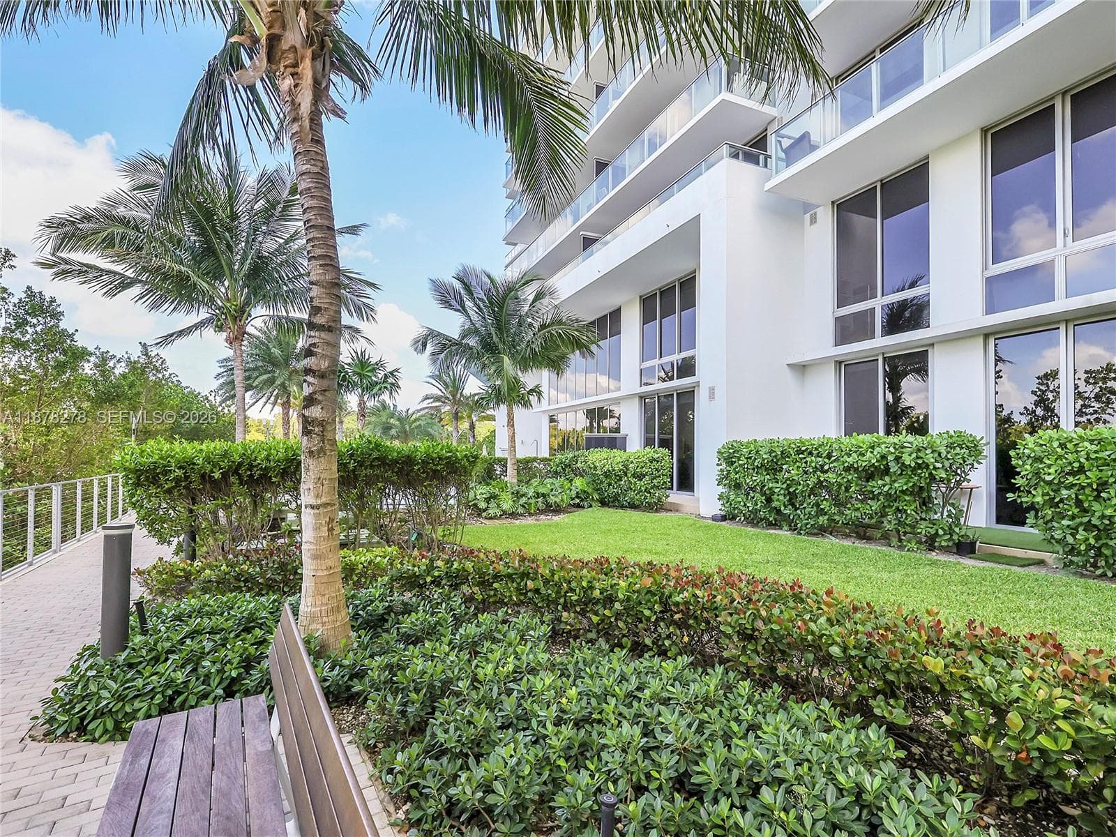 16385 Biscayne Blvd # 105, North Miami Beach FL 33160 — 25