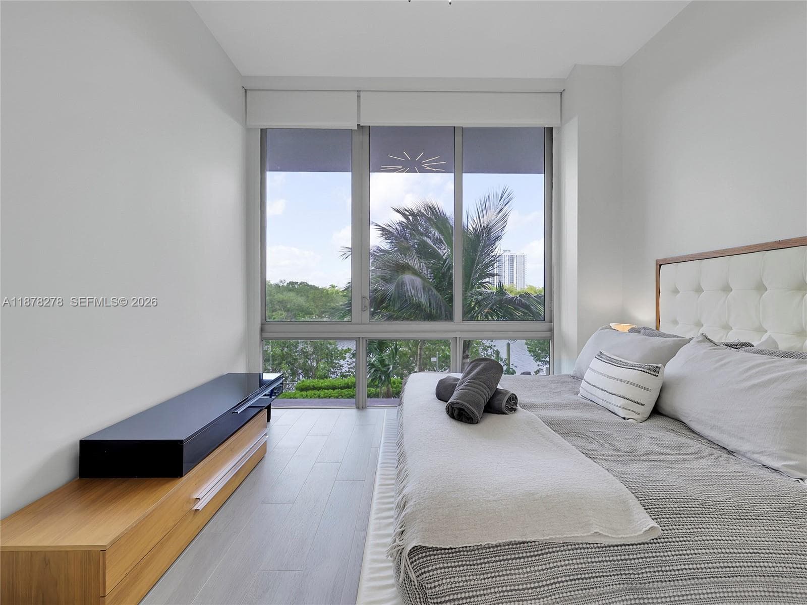 16385 Biscayne Blvd # 105, North Miami Beach FL 33160 — 21