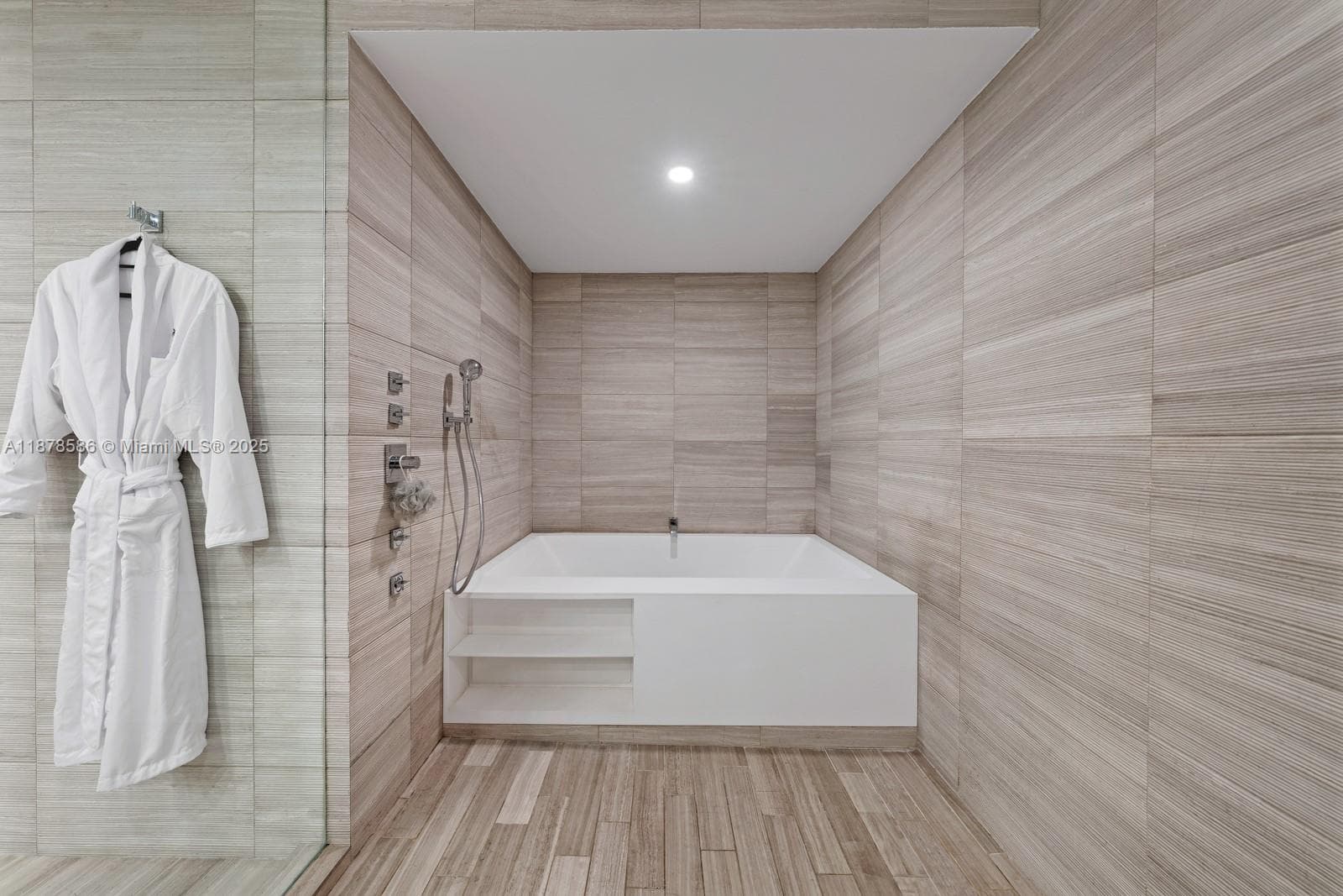 4701 N Meridian Ave # 222, Miami Beach FL 33140 — 24