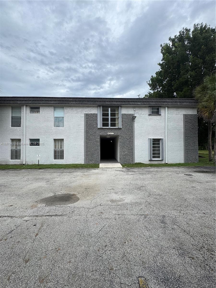 10353 N Kendall Dr, Miami FL 33176 — 2
