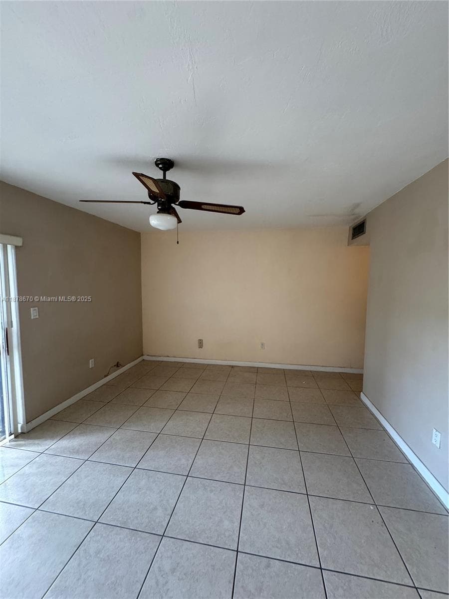 10353 N Kendall Dr, Miami FL 33176 — 6