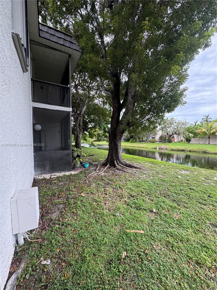 10353 N Kendall Dr, Miami FL 33176 — 3