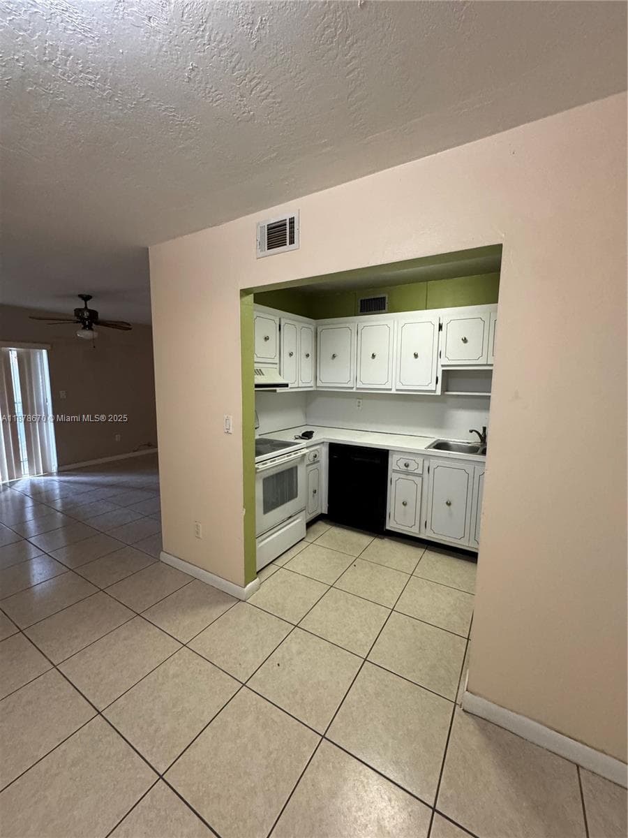 10353 N Kendall Dr, Miami FL 33176 — 5