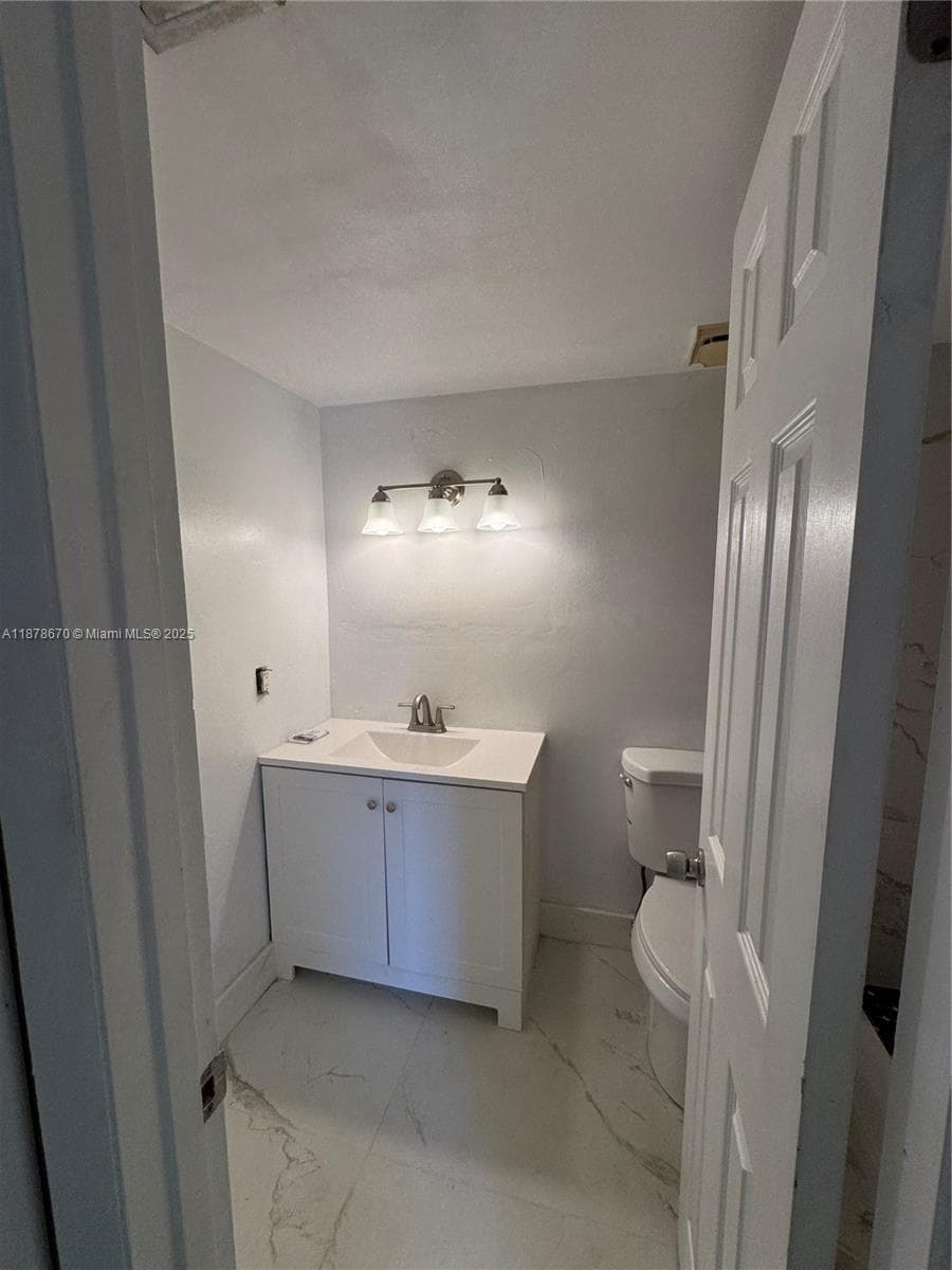 10353 N Kendall Dr, Miami FL 33176 — 10
