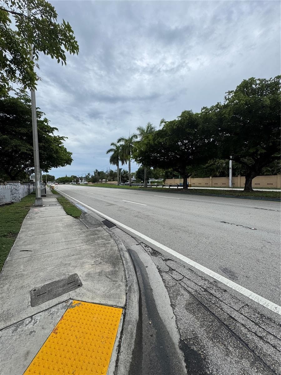 10353 N Kendall Dr, Miami FL 33176 — 15