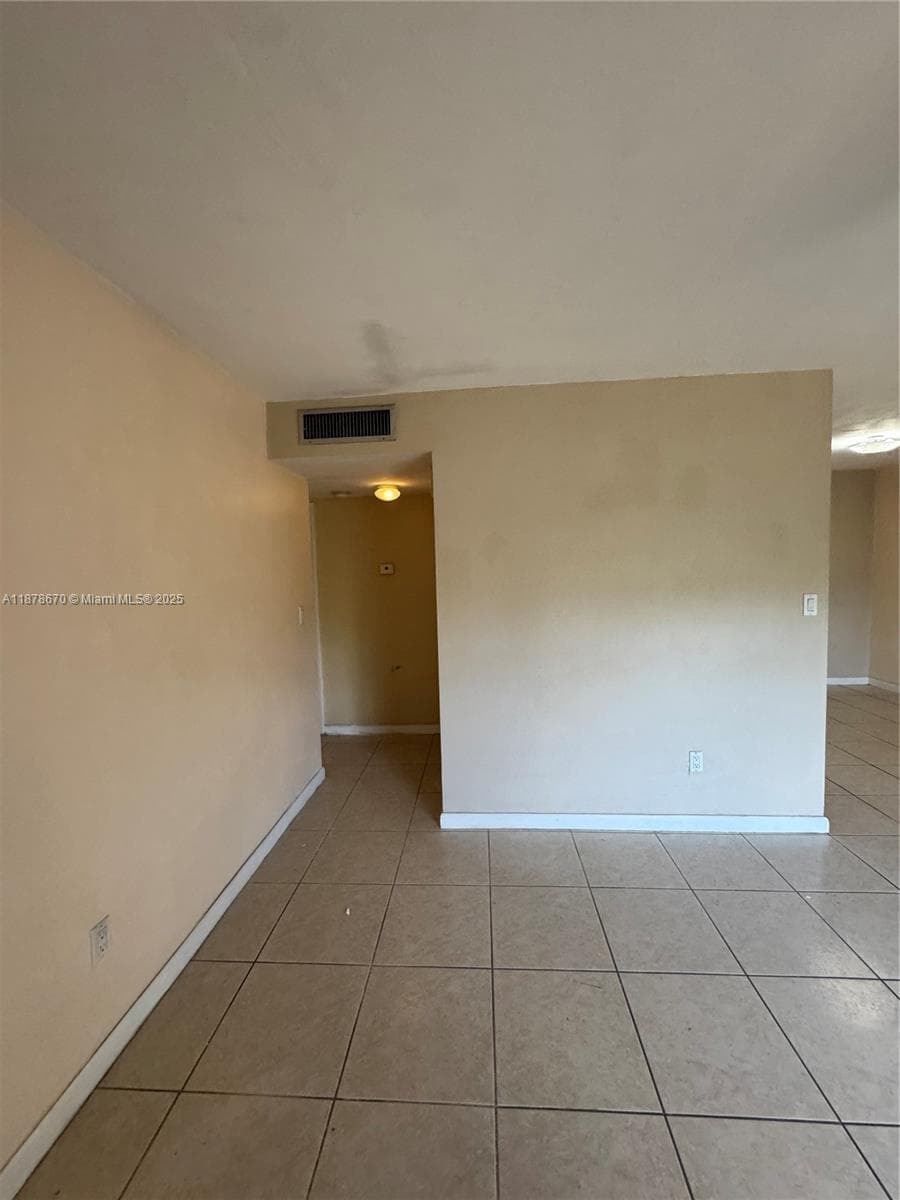 10353 N Kendall Dr, Miami FL 33176 — 11