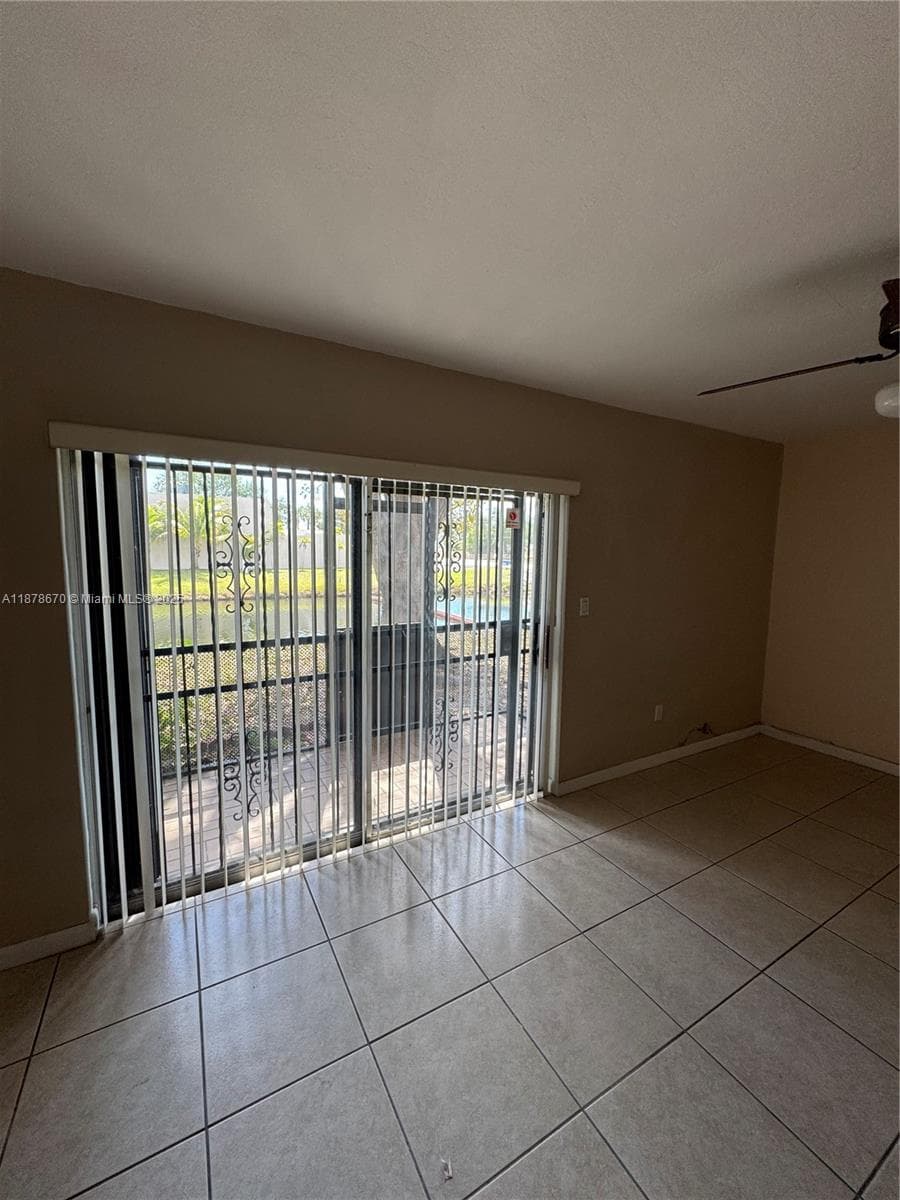 10353 N Kendall Dr, Miami FL 33176 — 4