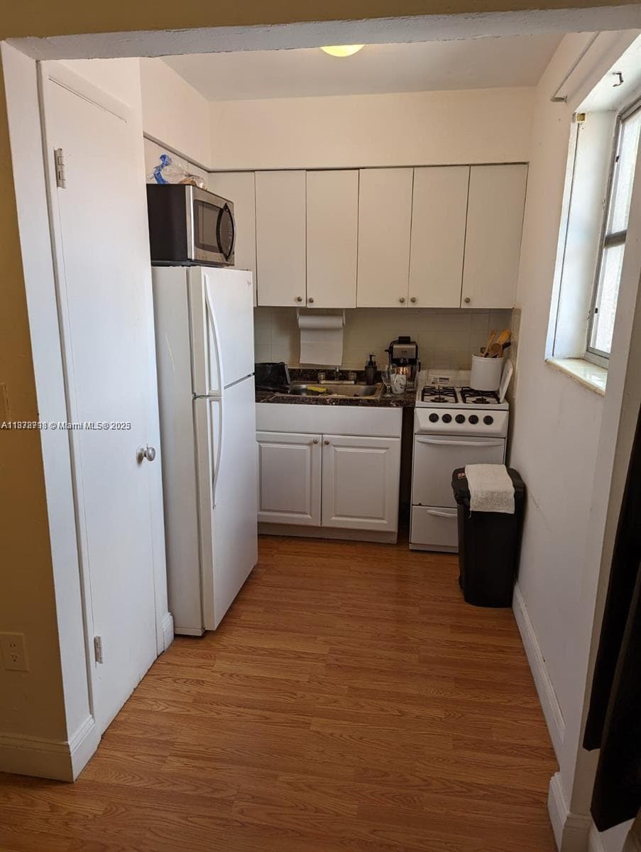 7821 Byron Ave, Miami Beach FL 33141 — 10