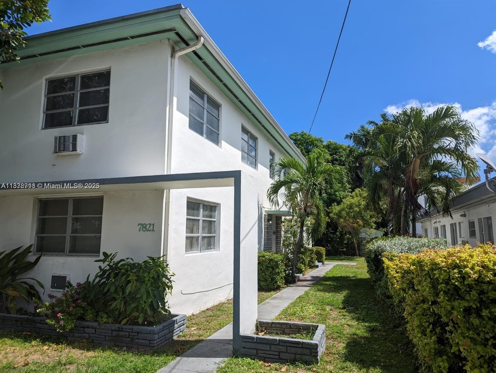7821 Byron Ave, Miami Beach FL 33141 — 14