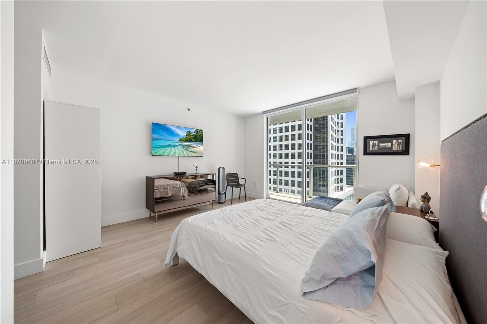 55 SE 6th St # 1908, Miami FL 33131 — 30