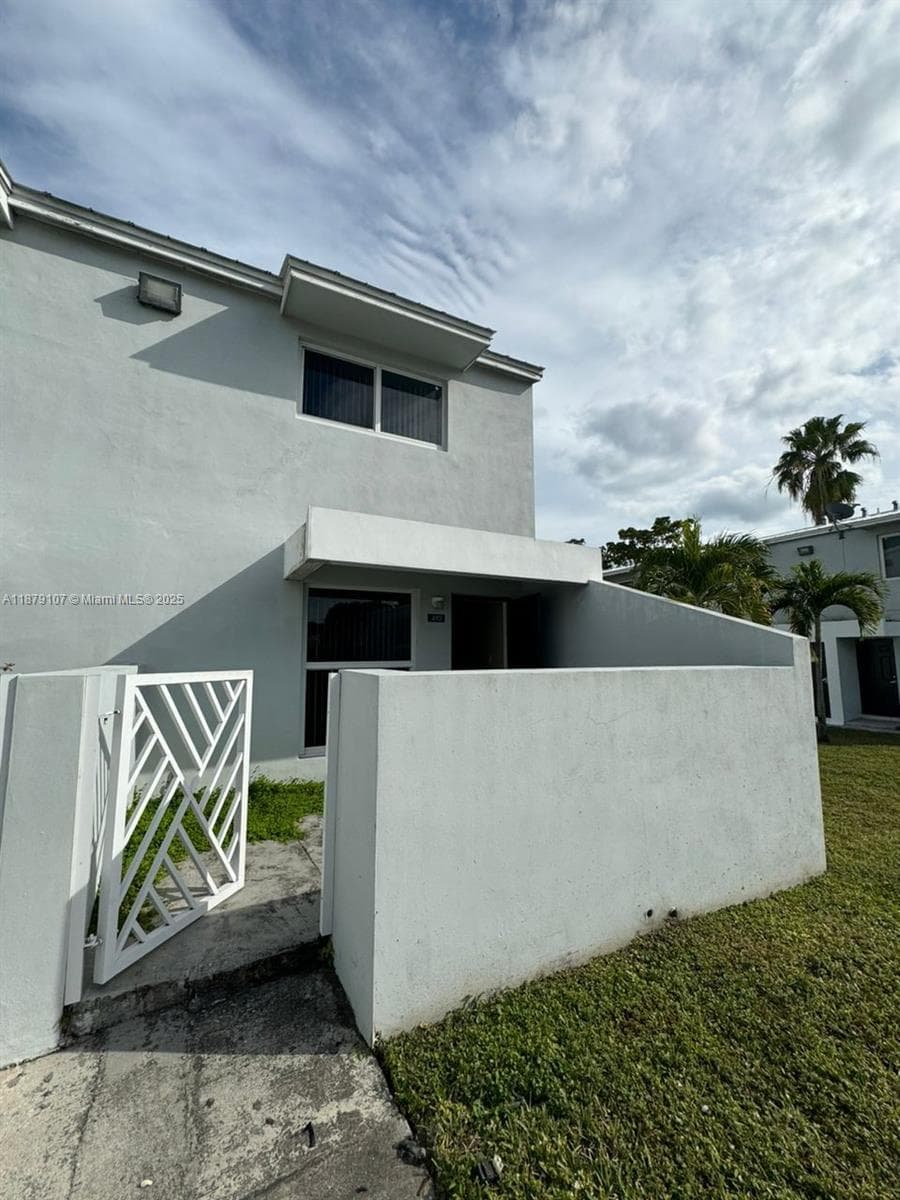 483 NW 19th St # 362, Miami FL 33136 — 3