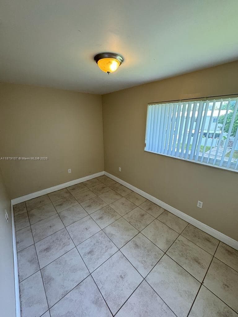 483 NW 19th St # 362, Miami FL 33136 — 24