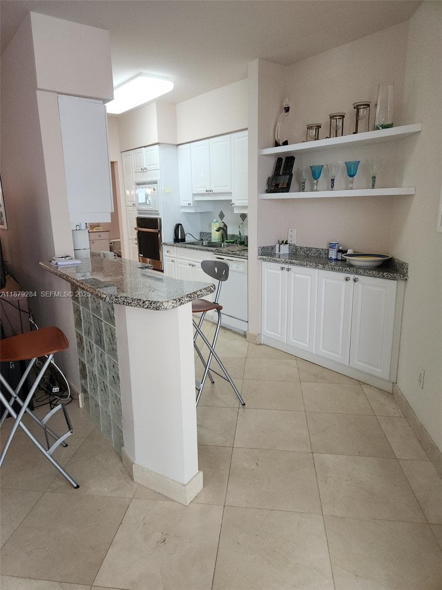 4779 Collins Ave, Miami Beach FL 33140 — 12