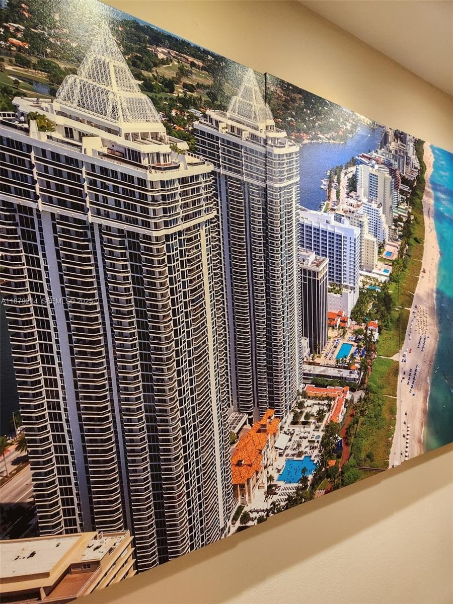 4779 Collins Ave, Miami Beach FL 33140 — 26