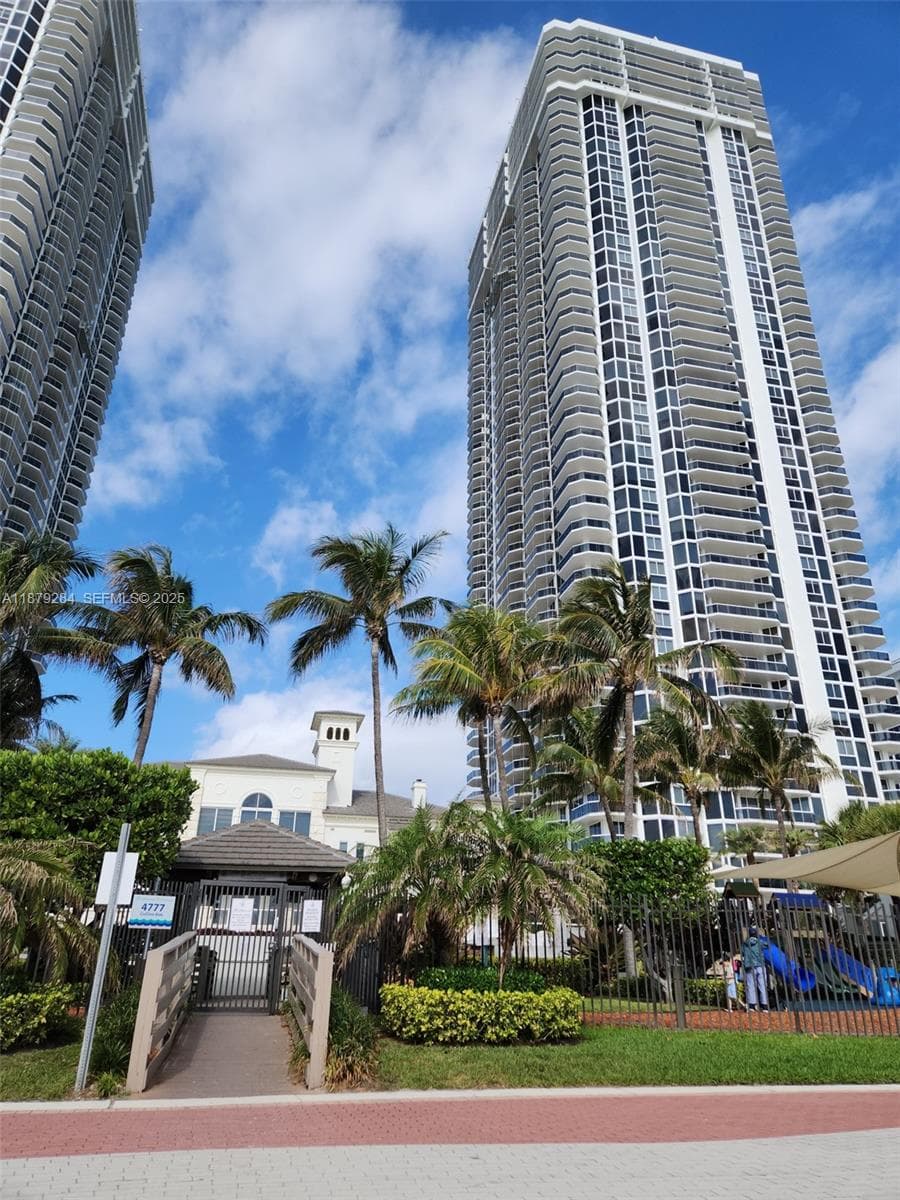 4779 Collins Ave, Miami Beach FL 33140 — 37