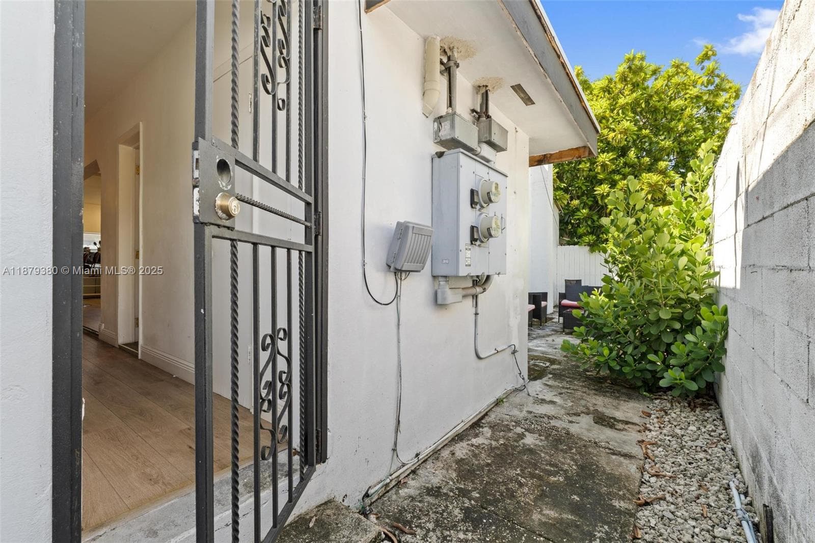 2453 SW 17th St # 2453, Miami FL 33145 — 20