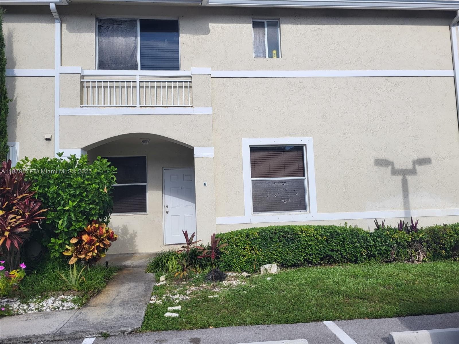 820 NE 212th Ter # 6, Miami FL 33179 — 2