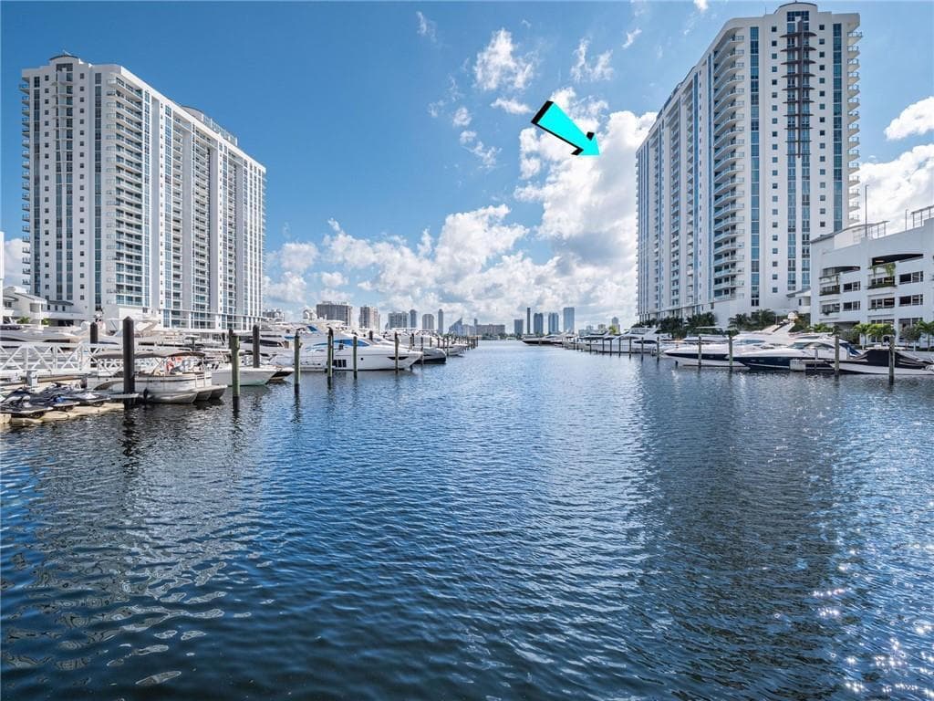 17111 Biscayne Boulevard SLIP 100, North Miami Beach FL 33160 — 2
