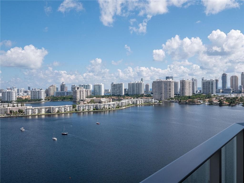 17111 Biscayne Boulevard SLIP 100, North Miami Beach FL 33160 — 16