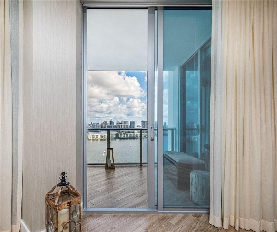 17111 Biscayne Boulevard SLIP 100, North Miami Beach FL 33160 — 12