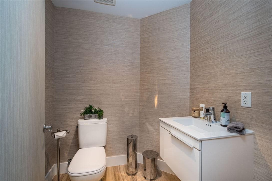 17111 Biscayne Boulevard SLIP 100, North Miami Beach FL 33160 — 26