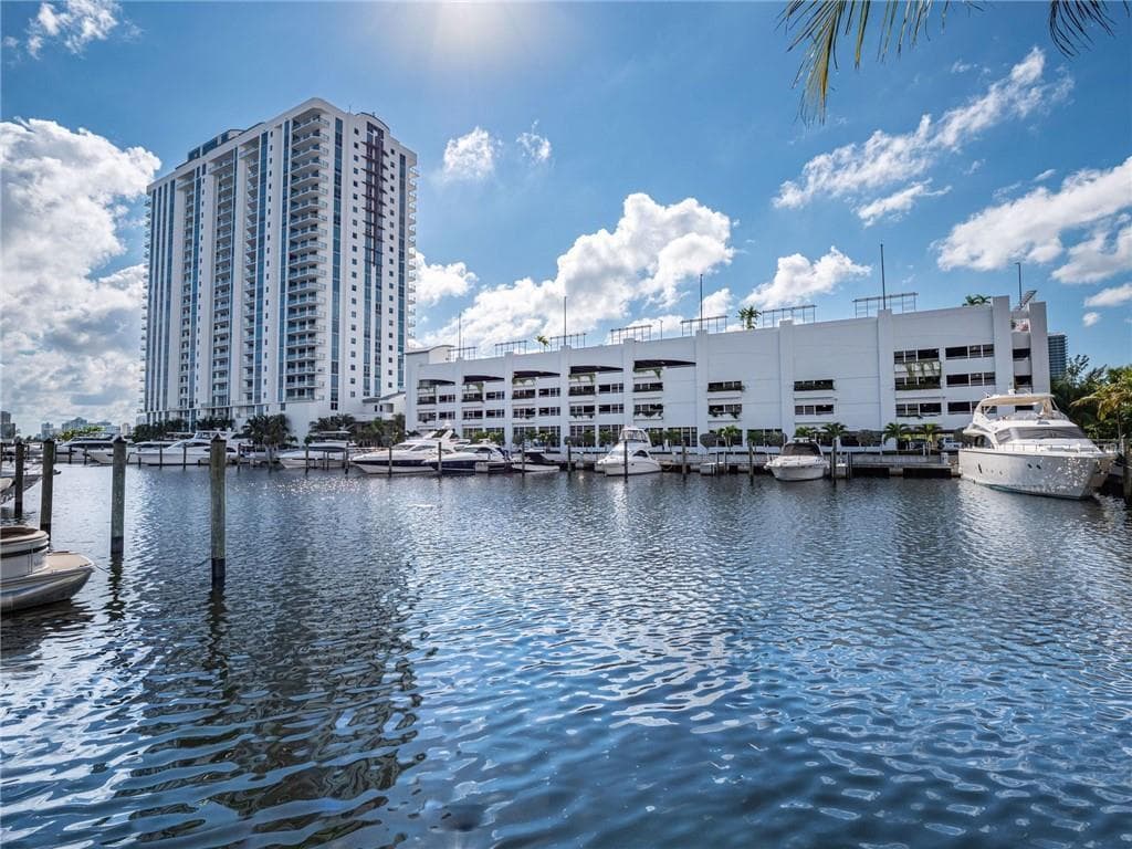 17111 Biscayne Boulevard SLIP 100, North Miami Beach FL 33160 — 3