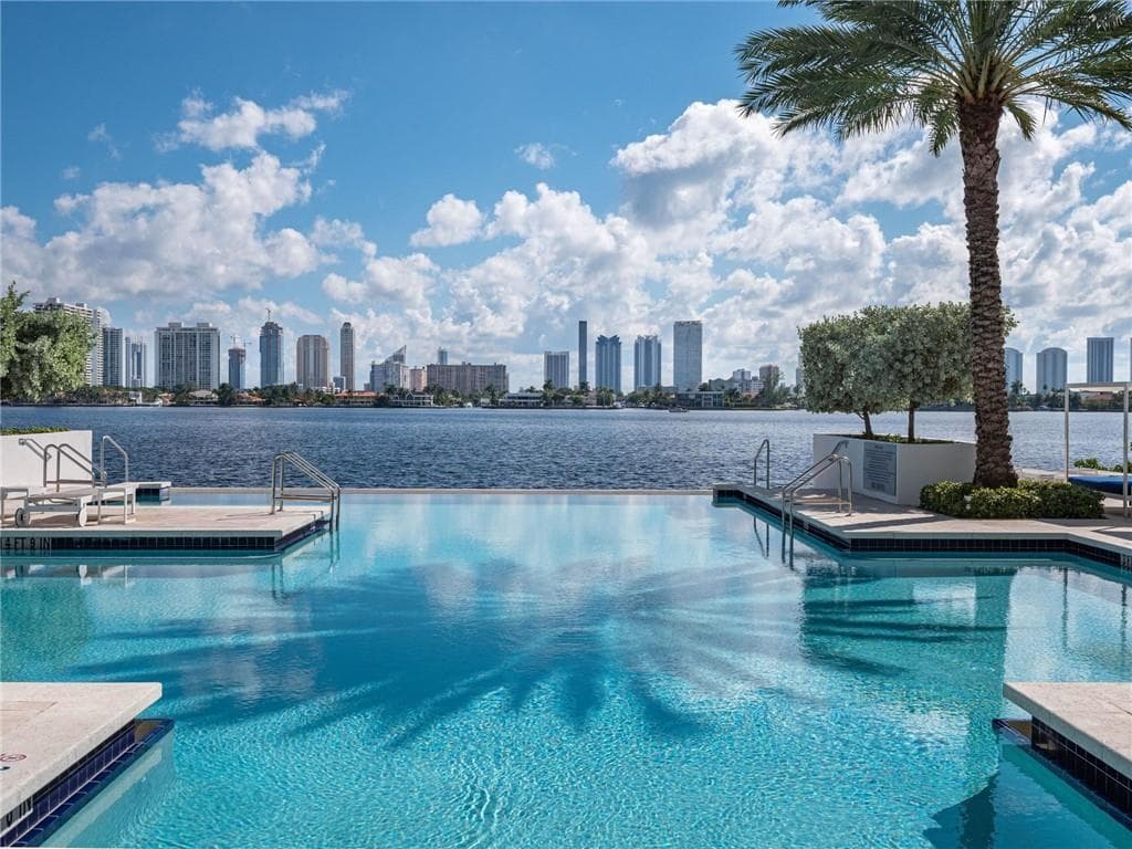 17111 Biscayne Boulevard SLIP 100, North Miami Beach FL 33160 — 5