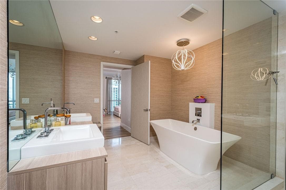 17111 Biscayne Boulevard SLIP 100, North Miami Beach FL 33160 — 34