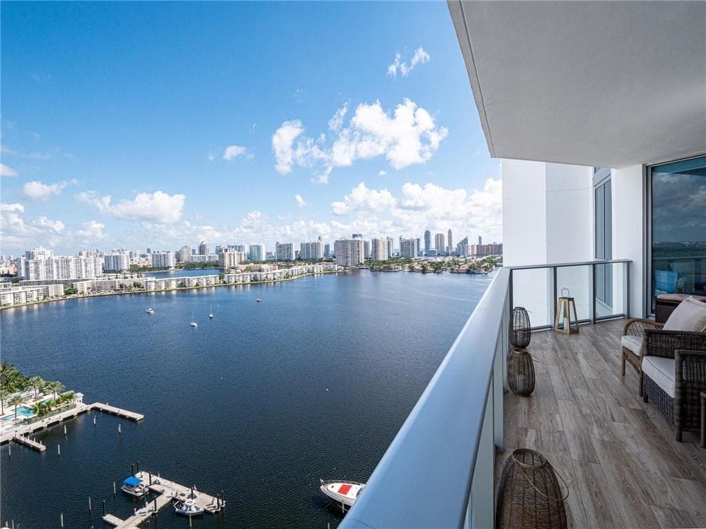 17111 Biscayne Boulevard SLIP 100, North Miami Beach FL 33160 — 14
