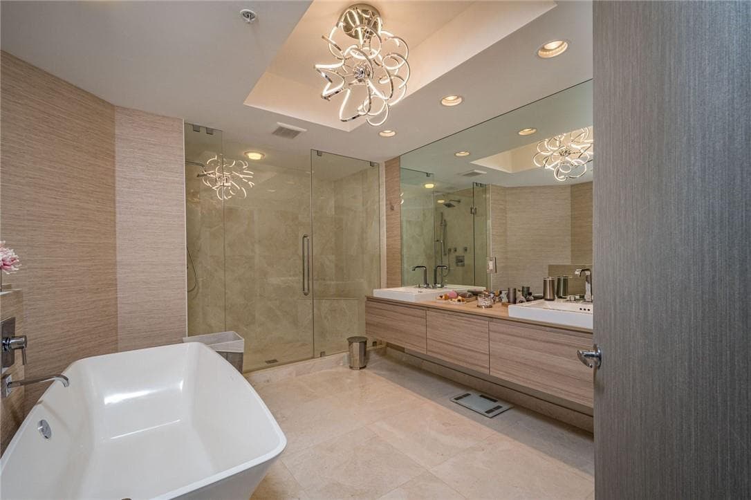 17111 Biscayne Boulevard SLIP 100, North Miami Beach FL 33160 — 31
