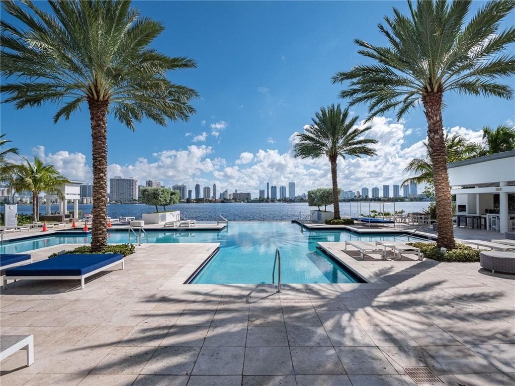 17111 Biscayne Boulevard SLIP 100, North Miami Beach FL 33160 — 4