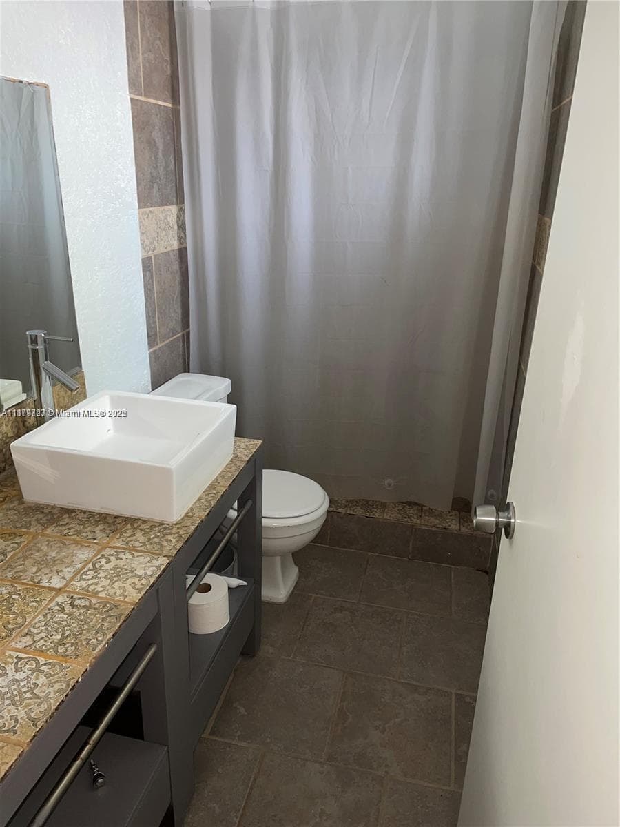 2755 NE 207th St, Aventura FL 33180 — 3