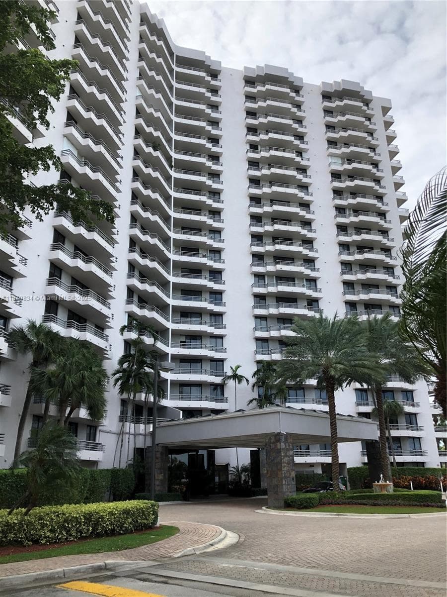 3300 NE 191st St, Aventura FL 33180 — 10