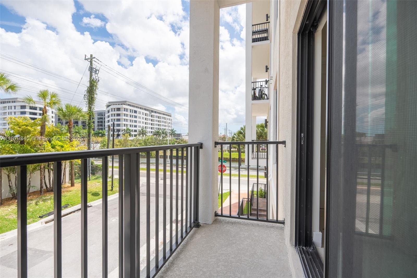 8001 NW 41st St # 208, Doral FL 33166 — 2