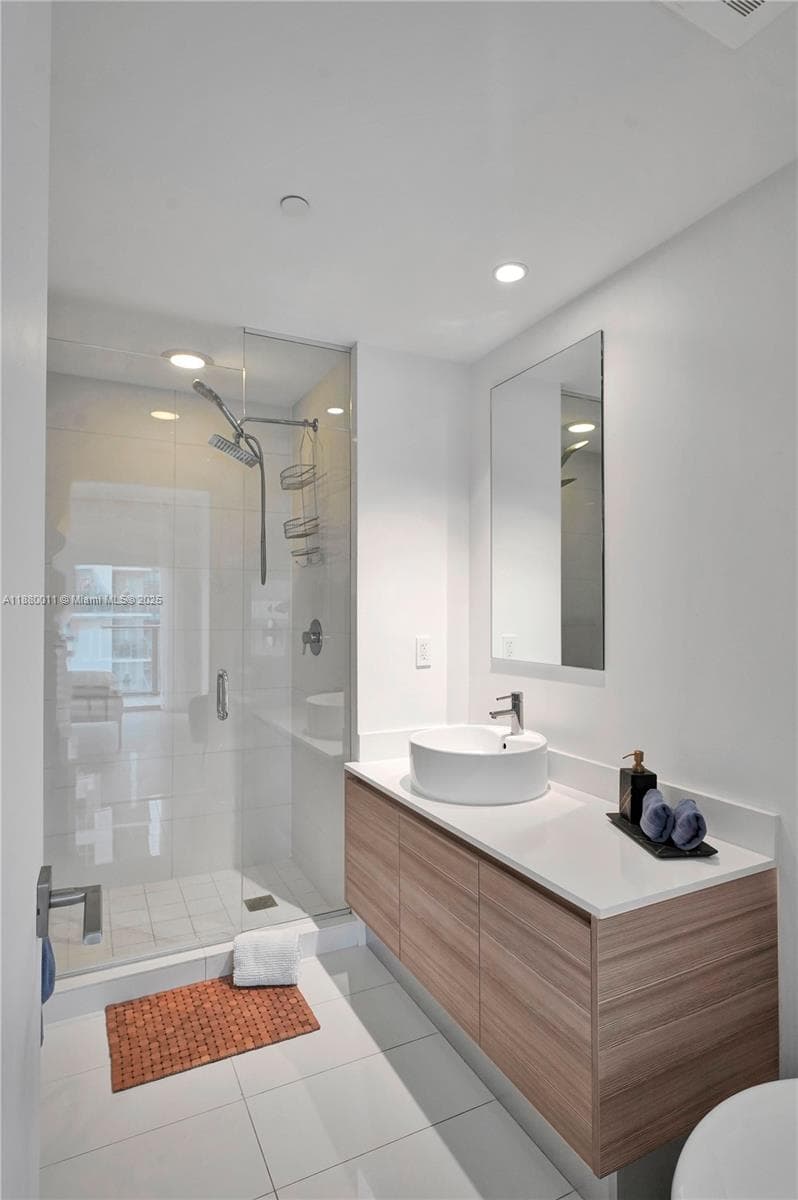 121 NE 34th St # 1601, Miami FL 33137 — 13