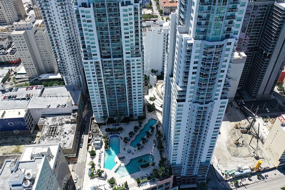 253 NE 2nd St # 903, Miami FL 33132 — 17