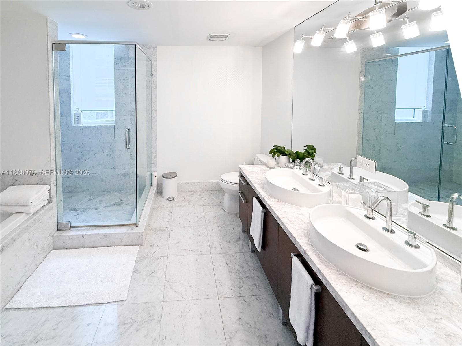 253 NE 2nd St # 903, Miami FL 33132 — 12