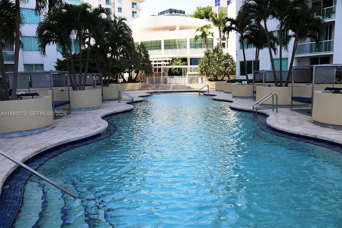253 NE 2nd St # 903, Miami FL 33132 — 18
