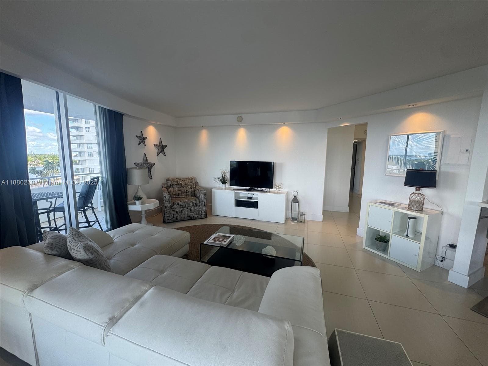 5151 Collins Ave # 923, Miami Beach FL 33140 — 2