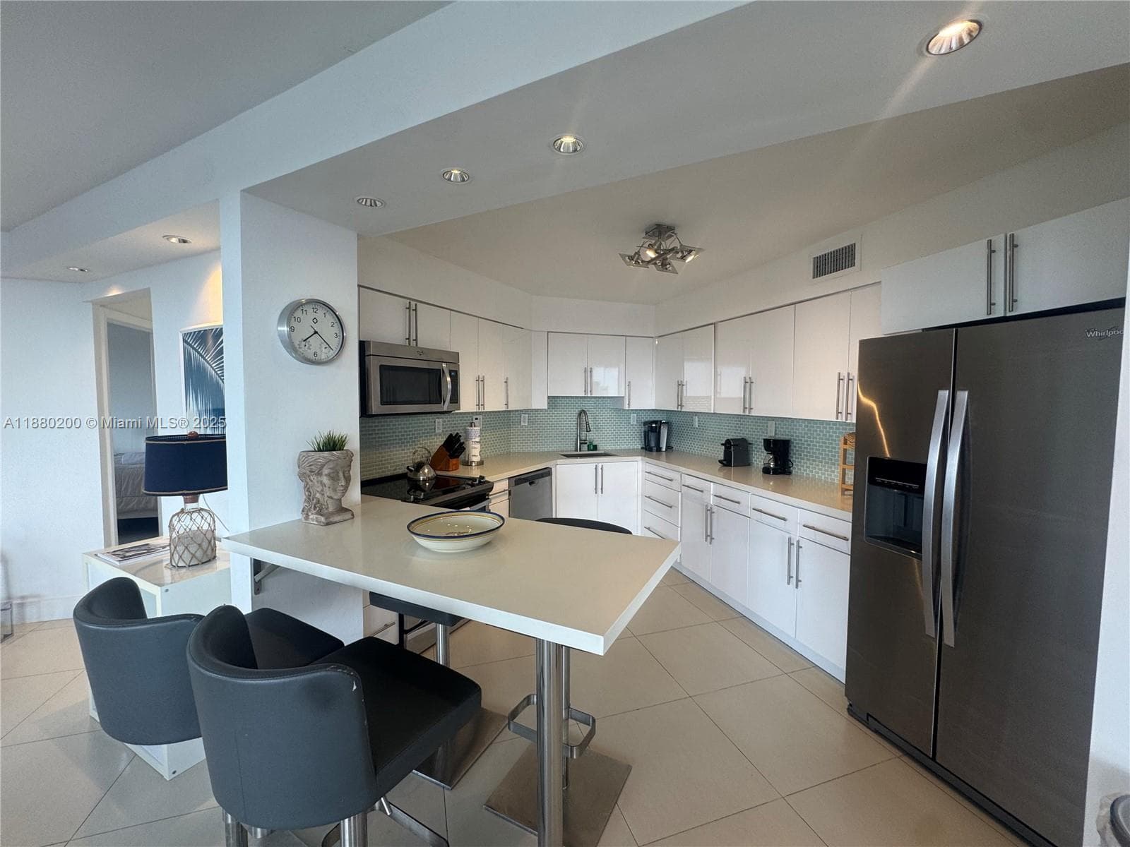 5151 Collins Ave # 923, Miami Beach FL 33140 — 3