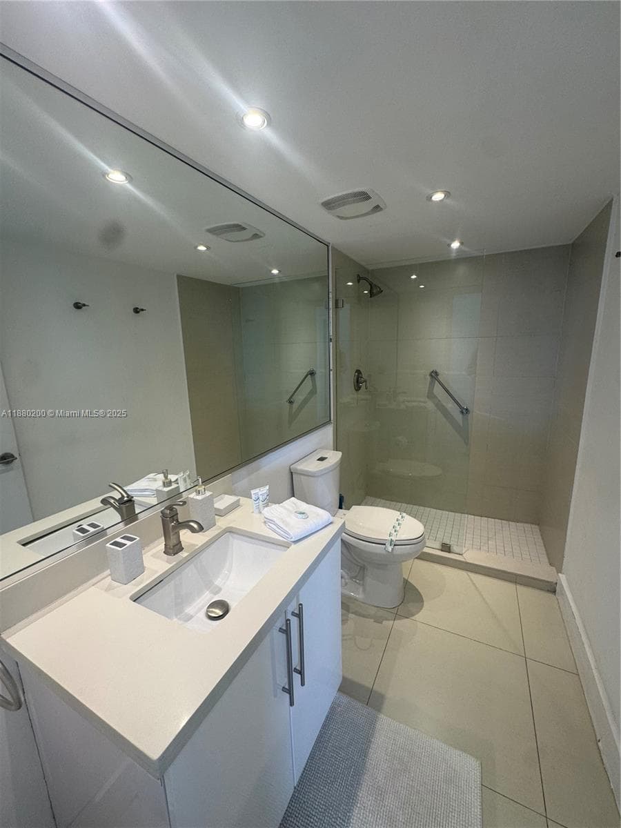 5151 Collins Ave # 923, Miami Beach FL 33140 — 14