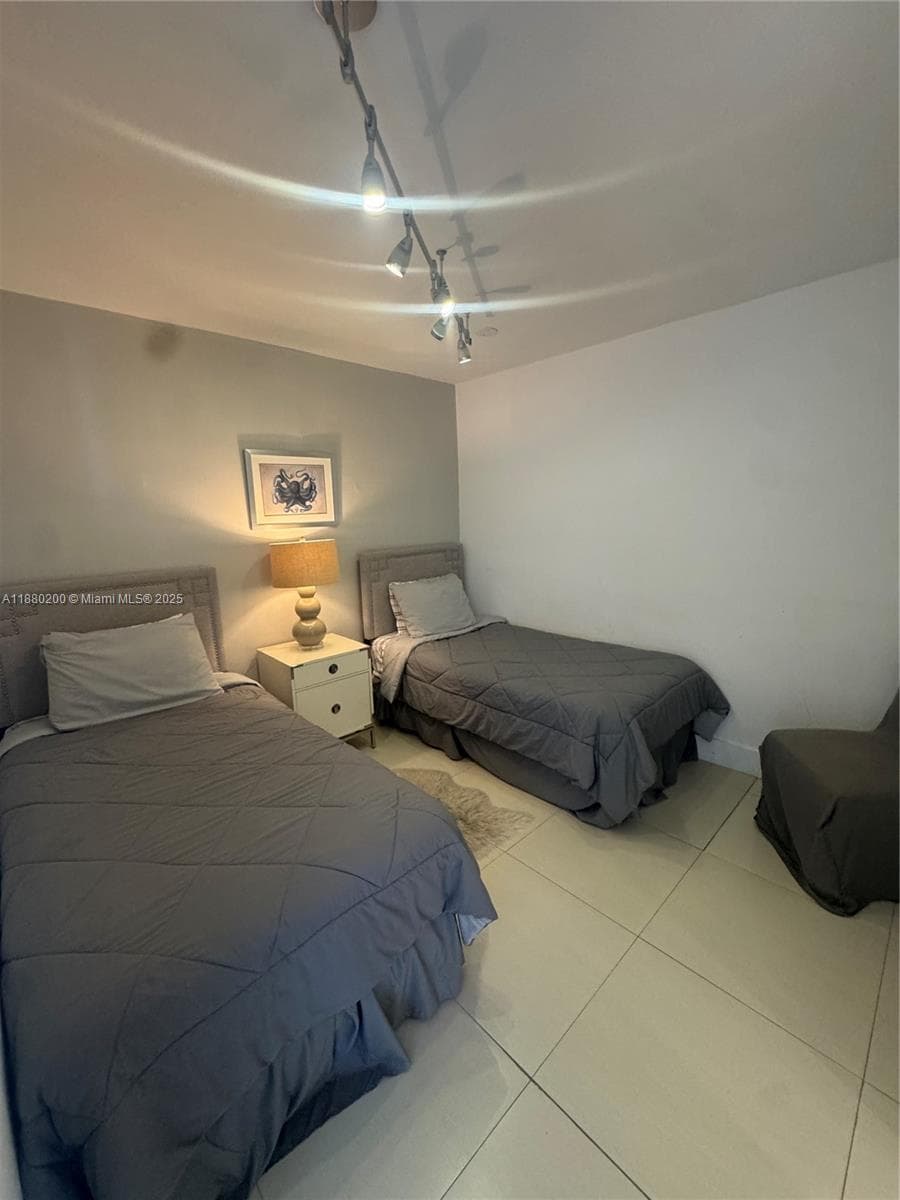 5151 Collins Ave # 923, Miami Beach FL 33140 — 15